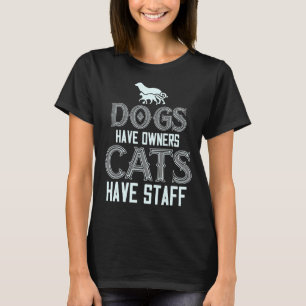 Honden hebben eigenaarskatten met personeel t-shirt