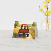 Honden in een rode retro truck kaart (Gele Bloem)