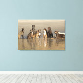 Honden op het strand canvas afdruk (Insitu (Houten vloer))