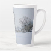 Honden spelen in het sneeuwscène-landschap latte mok (Rechts)