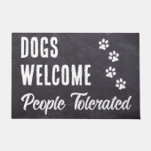 Honden verwelkomen mensen getolereerd grappig huis deurmat (Voorkant)