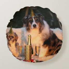 Honden vieren nieuwjaar rond kussen