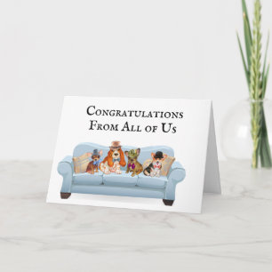 Honden zitten op de bank illustratie gefeliciteerd kaart