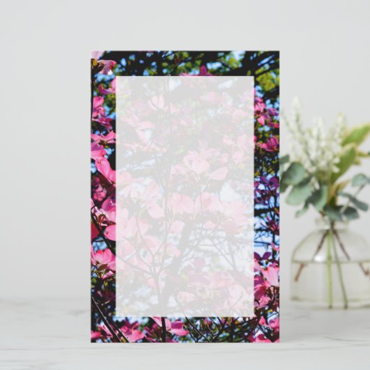 Hondendroze bloeiende bomen briefpapier (Staand voorkant)