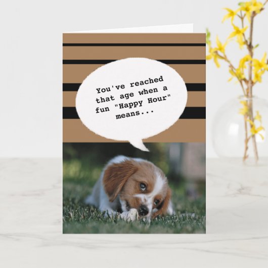 Hondenfoto Happy Hour Getting Old Funny Verjaardag Kaart (Gele Bloem)