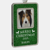Hondenfoto Vrolijk kerstfeest gepersonaliseerd Verzilverd Omlijst Ornament (Rechts)