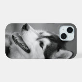 Hondenfoto zwart-wit iPhone 15 case (Achterkant horizontaal)