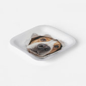 Hondenhond gluren door gescheurd papiergat papieren bordje (Gebogen)