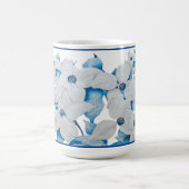 Hondenhout Bloemen op een Classic Mok (Center)