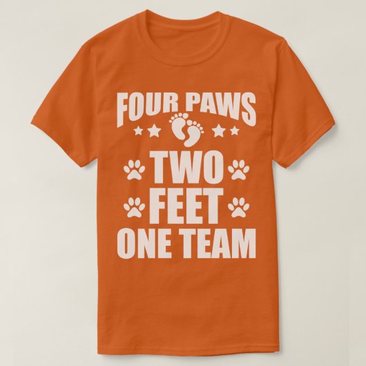 Hondenliefhebber Vier poten twee voet een team w T-shirt (Design voorkant)
