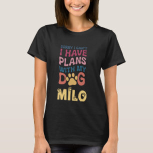 Hondennaam Milo gepersonaliseerd cadeau bezig met  T-shirt