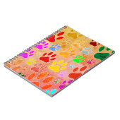 Hondenpootafdrukken op  achtergrond notitieboek (Linkerzijde)