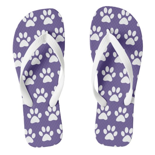 Hondenpootafdrukken op paars teenslippers (Voetbed)