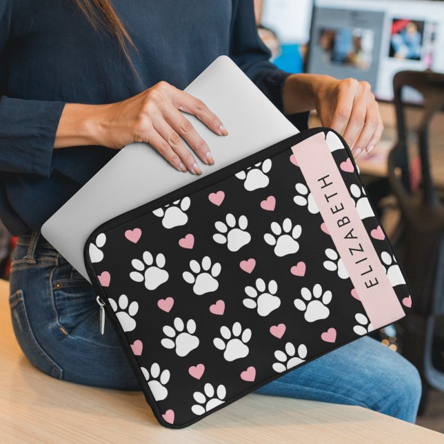 Hondenpoten, witte poten, roze harten, Jouw naam Laptop Sleeve (Creator heeft geüpload)