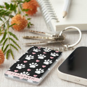 Hondenpoten, witte poten, roze harten, Jouw naam Sleutelhanger (Voorkant Rechts)