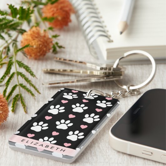 Hondenpoten, witte poten, roze harten, Jouw naam Sleutelhanger (Voorkant Rechts)