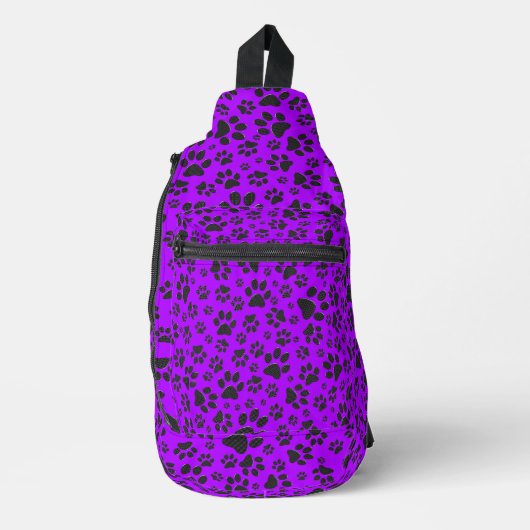 Hondenpoten zwart en wit Polka Dot op paarse Sling Bag (Voorkant)