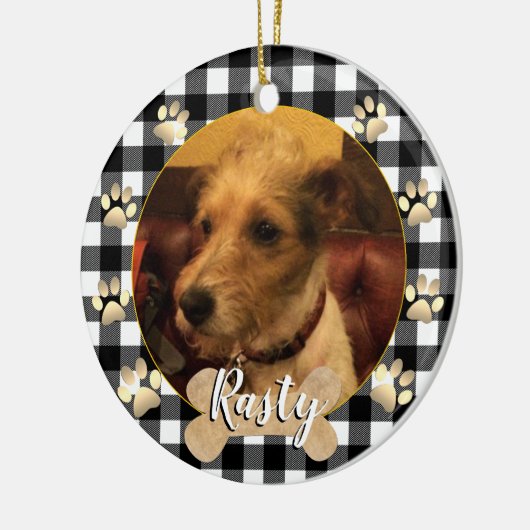 Hondfoto, puppy, bot, poten, witte buffelplaat keramisch ornament (Links)