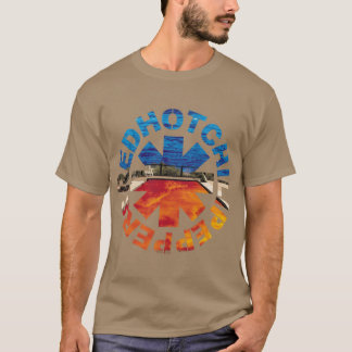 hondje speelt met ballen op de vloer red hot chil t-shirt