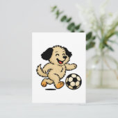 Hondje speelt voetbal briefkaart (Staand voorkant)