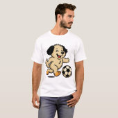Hondje speelt voetbal t-shirt (Voorkant volledig)