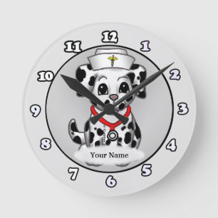 Hondje verpleegster ronde klok