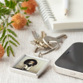 Hondshond in hondenhuis sleutelhanger (Zijkant)