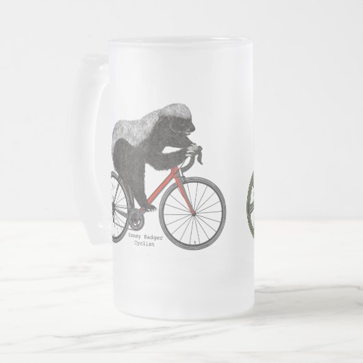 Honey Badger Cycling Funny Badass Bicycle Slogan Matglas Bierpul (Voorkant links)