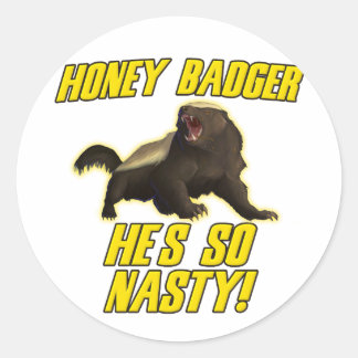 Honey Badger Hij is zo onnozel Ronde Sticker