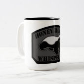 Honey Badger Whisperer Tweekleurige Koffiemok (Voorkant links)