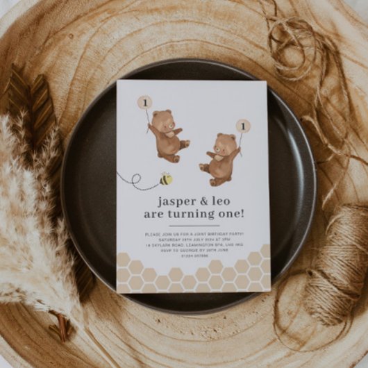 Honey Bear Twins Eerste Bij-dag Uitnodiging