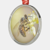 Honey bee feeding on flower metalen ornament (Links)