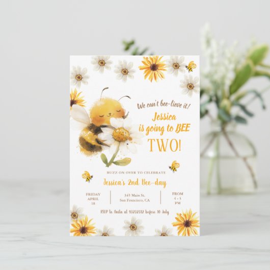 Honey Bee Tweede Verjaardag - Daisy Bee 2e Verjaar Kaart (Staand voorkant)