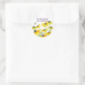 Honey Bee Yellow Wildflower Aangepaste naam Ronde Sticker (Tas)
