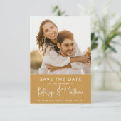 Honey Gold Fun Script Modern Photo Wedding Save The Date (Staand voorkant)