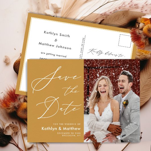 Honey Gold Modern Script Wedding Save the Date Aankondigingskaart