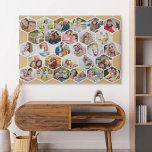 Honeycomb Collage 28 Foto Wall Honey Beige Imitatie Canvas Print<br><div class="desc">Creëer uw eigen fotomuur op canvas. Het fotomalplaatje is klaar voor u om 28 van uw familieafbeeldingen toe te voegen, die in hexagon vormen worden getoond om een geometrisch honingraatpatroon te vormen. Het ontwerp heeft een neutraal kleurenpalet van honingbeige en wit. Als je een andere kleur wilt hebben die past...</div>
