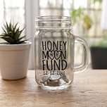 Honeymoon Fonds | DIY Wedding Mason Jar<br><div class="desc">Voeg je initialen en trouwdatum toe aan deze glazen pot van het Honeymoon Fonds. Je hebt de mogelijkheid om een grotere omvang te hebben als je honingfonds groter wordt verwacht. Gefeliciteerd met je huwelijk en een geweldige huwelijksreis!</div>