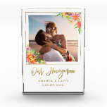 Honeymoon Keepomwille Passen getrouwd Bride Gift M Fotoblokken<br><div class="desc">Dit aangepaste honeymoon fotoblok bevat een handgeschreven faux gouden scriptlettertype,  uw persoonlijke foto omringd door tropische waterverf bloemen en een gouden lijst met jouw naam en huwelijksdatum.</div>