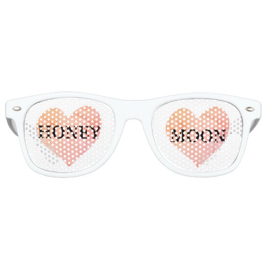 Honeymoon Pink Heart Wedding Retro Zonnebril (Voorkant)