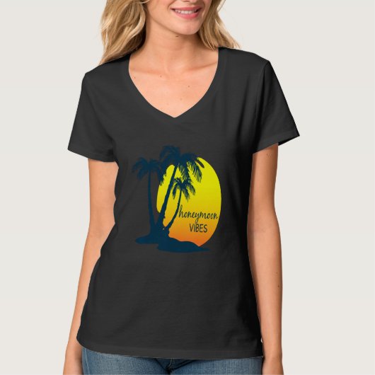 Honeymoon Vibes Beach Palm Tree After Wedding Vaca T-shirt (Voorkant)