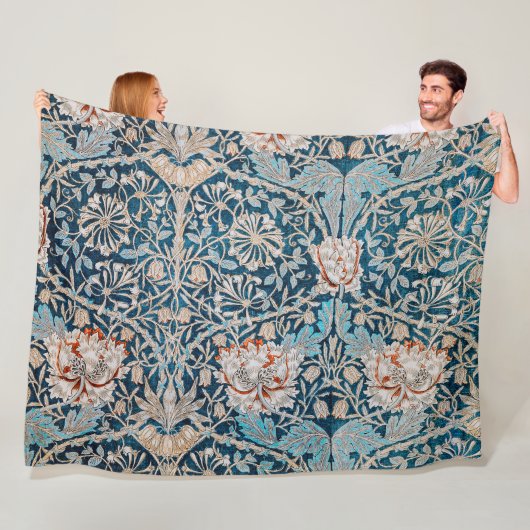 Honeysuckle, William Morris Fleece Deken (In situ)