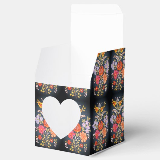 Hongaarse bloemen -levendige kleuren bedankdoosjes (Geopend)