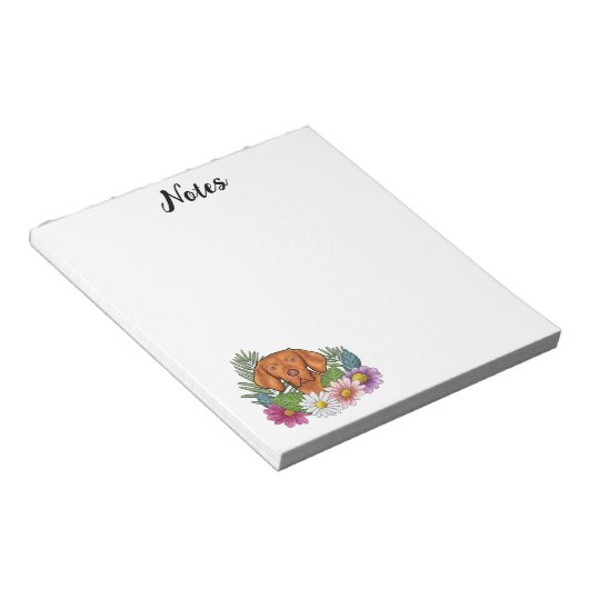 Hongaarse villa met kleurrijke bloemen en tekst notitieblok (Schuin)