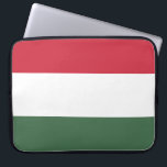 Hongaarse vlag laptop sleeve<br><div class="desc">Dit ontwerp is voorzien van de nationale vlag van Hongarije (in het Hongaars bekend als Magyarország), een land in Midden-Europa. Hongarije grenst Slowakije aan het noorden, Oekraïne aan het noordoosten, Roemenië aan het oosten en zuidoosten, Servië aan het zuiden, Kroatië en Slovenië aan het zuidwesten en Oostenrijk aan het westen....</div>