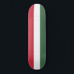 Hongaarse vlag persoonlijk skateboard<br><div class="desc">Dit ontwerp is voorzien van de nationale vlag van Hongarije (in het Hongaars bekend als Magyarország), een land in Midden-Europa. Hongarije grenst Slowakije aan het noorden, Oekraïne aan het noordoosten, Roemenië aan het oosten en zuidoosten, Servië aan het zuiden, Kroatië en Slovenië aan het zuidwesten en Oostenrijk aan het westen....</div>