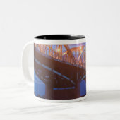 HONGARIJE, DANUBE BEND, Estergom: Maria Valeria Tweekleurige Koffiemok (Voorkant links)