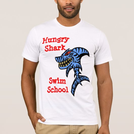 Hongerige haai zwemmen school t-shirt (Voorkant)