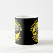 Honingbadgers vrezen geen boze gele kunst voor die koffiemok (Center)