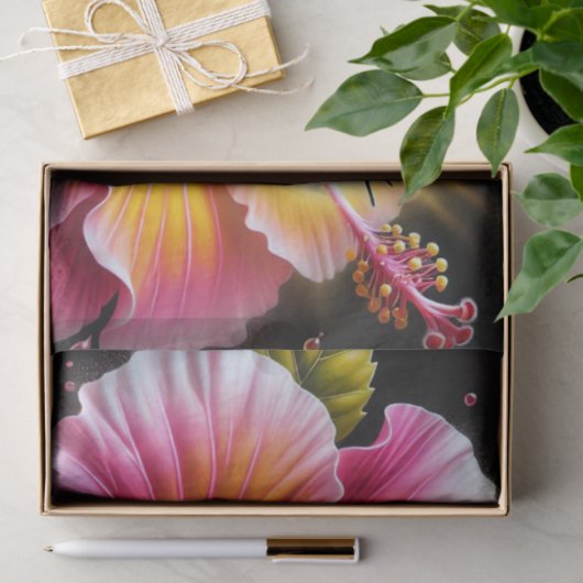 Honingbij bestuift een bloeiende heldere hibiscus tissuepapier (Geschenk)